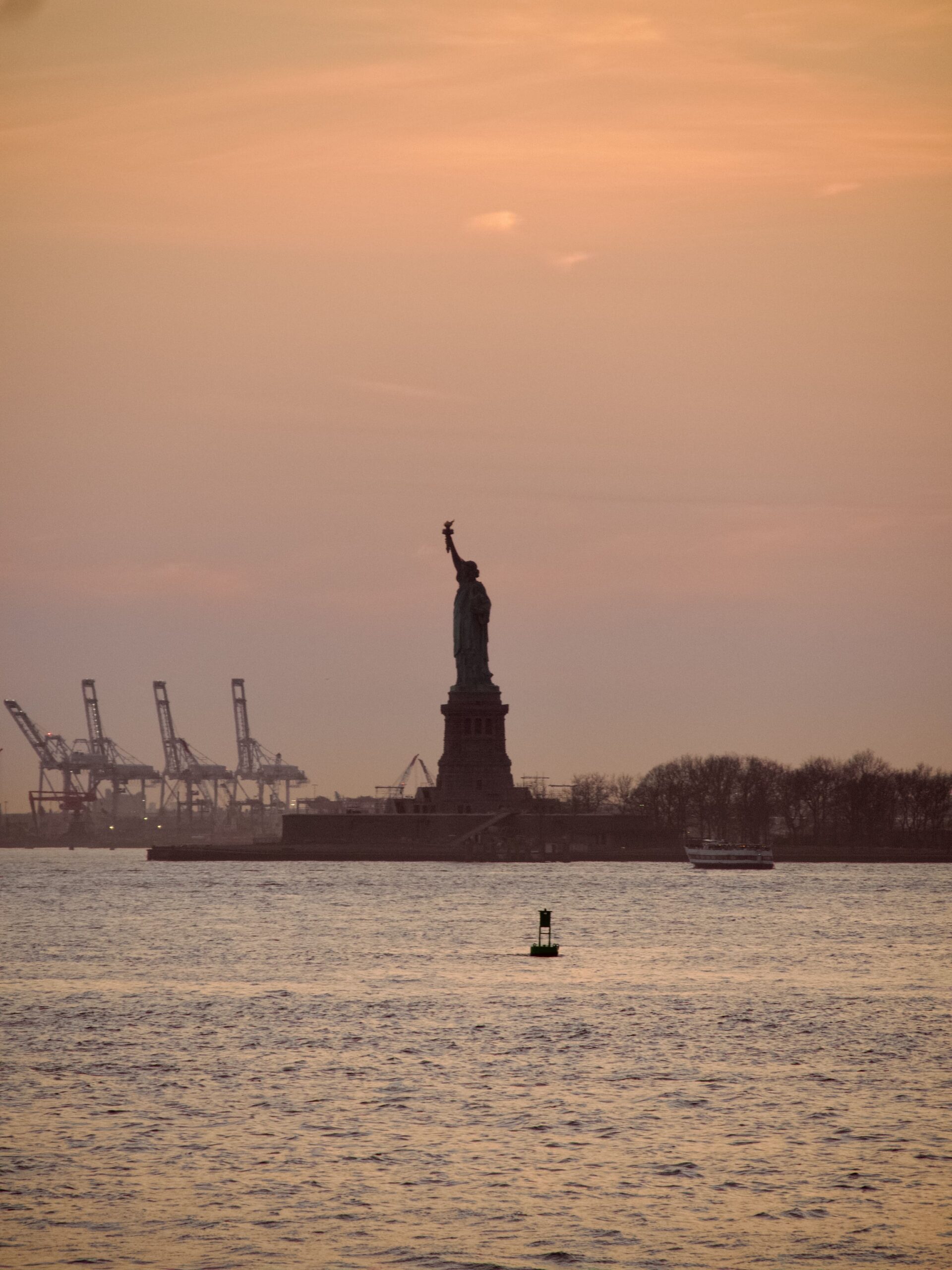 vue statue en bateau